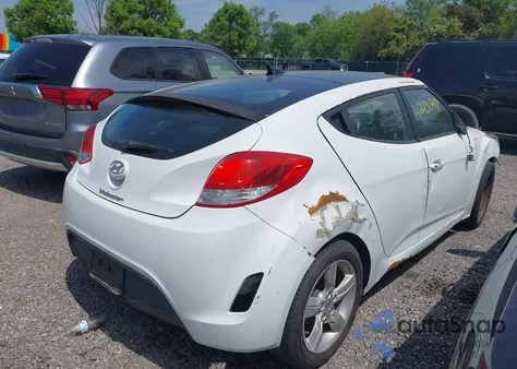 2015 Hyundai Veloster z USA, uszkodzony, nr VIN KMHTC6AD8FU228494